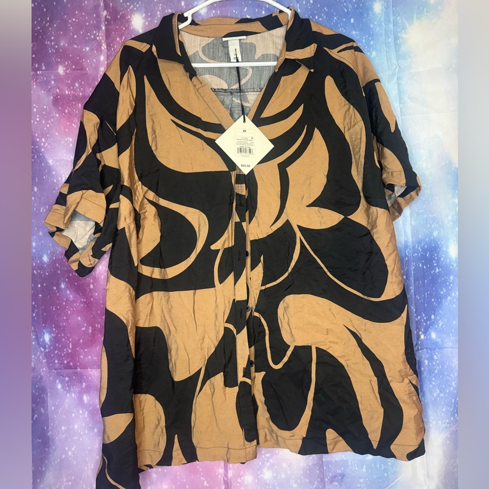 New Ava & Viv printed button down short sleeve shirt 🛍